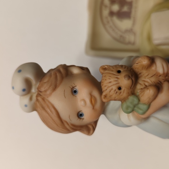 NIB Porcelain "Girl with toy chest" #527300 - Picture 2 of 8